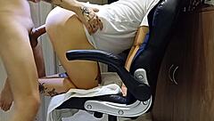 Saqu� a mi roomie del estudio estaba jugando me puse en cuatro y me la meti� bien rico