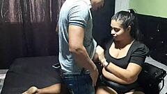 Mi hermanastra va a salir con su novio antes de irse me regala una deliciosa mamada con deepthroat y besos.