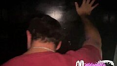 sacanagem entre machos no box de um dark room sexo gay revelando muitas formas de prazeres