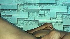 lesbian fingers shaved pussy to cum