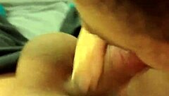 Inexperta Intenta Sacar La Leche