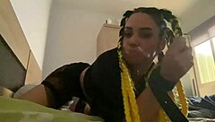 su padrastro la deja amarrada y se pone cachonda