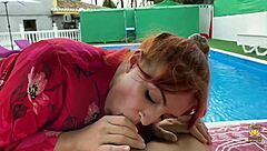 mujer tetona blows me in the pool while friend watches