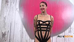 Valeria Del Rio Receives Intense Feet Worship from Old Dude in Doggystyle