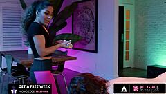 All girl massage! Sexy liv revamped takes care of pussy!