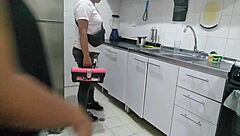 me siento muy sola quiero que me chupen el coño no importa quien sea voy a seducir al plomero para que me folle