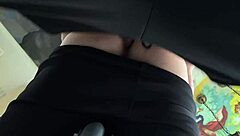 मैं जिम पर ओलिवर स्टेली द्वारा जासूसी हुई, फिर गला और गैंड जोर से मारा गया।