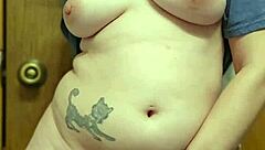 pawg says, 'i'm rubbing my pussy quietly.'