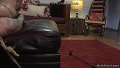 बस्टी ब्लॉन्ड रनअवे टाइट बॉन्डेज में फक होती है!