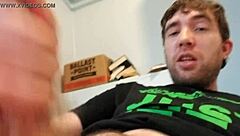 New Jizzman Masturbating Penis To Jizz