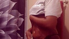 Naejae performs a twerking show with three songs