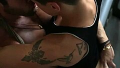 ruivo comedor in a casual gay scene