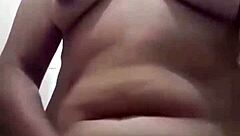 me grabe en la ducha y me masturbo para m� vecino