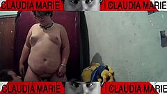 Hey, this curvy couple is horny, tasting her pussy juices between thighs