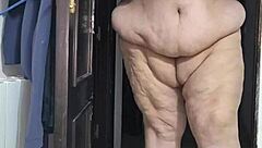 i play with my hairy pussy using weird dildos