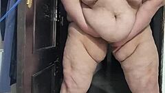 i play with my hairy pussy using weird dildos