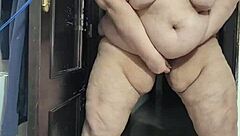 i play with my hairy pussy using weird dildos