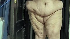 i play with my hairy pussy using weird dildos