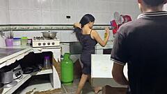 invito a mi prim a comer y termina comiendome mis tetas