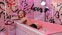 i see anita in a pink trash bath