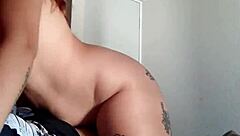 brincando con su verga hasta que se viene en mi vagina