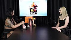 Loira Gostosa Beija A Morena Mostra A Bunda E Tem Os Peitos Chupados - Vivian Lola Sheer Red