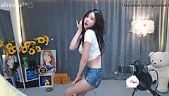 Korean Babe's Sexy Magic Phone Dance Stuns!