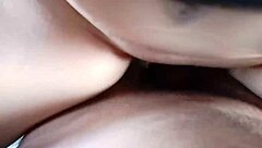 le ayudo a mi vecina con unos dibujos y a cambio ella me deja correrme en su ropa interior y follarla en la computadora casi nos descubren