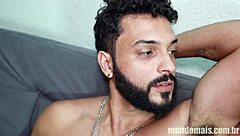 amigos apostam pra ver quem vai transar com amigo hetero