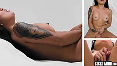 avery black feels so good masturbating