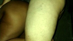 Preta gostosa enjoys doggy style sex