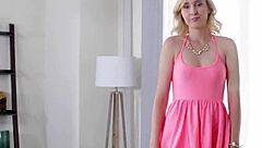 Agent Fingers Newbie Peyton Coast's Pussy In Car Ride