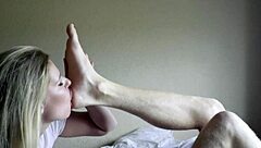 wow, kate truu worships feet and cums while licking barefoot!