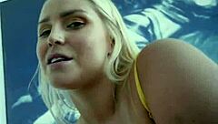 STRETCHING HOT STEPMOTHER VANESSA CAGE WITH MONSTER COCK