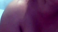 En webcam le toco las tetas y la pongo deperrito