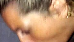 rubia recibe toda la leche en la cara