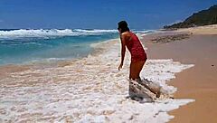 i showed my sandy ass with a red butt plug at the beach