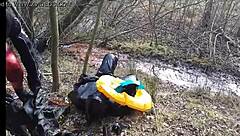 Mud trichtern in latex outdoor fetish scene 😈