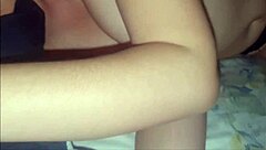 a puta me faz um grande boquete e depois gozo muito esperma nos seus lindos pés