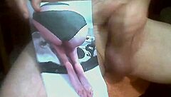 Cumming on ass in homemade sex video