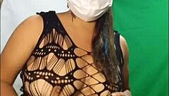 Tiene 40 años es cachonda y quiere follar con hombres atleticos de 20 años madrastra madura quiere tener sexo con semen fresco y me envía su video porno exclusivo con lenceria