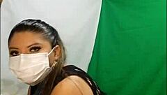 Tiene 40 años es cachonda y quiere follar con hombres atleticos de 20 años madrastra madura quiere tener sexo con semen fresco y me envía su video porno exclusivo con lenceria