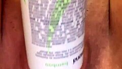 Brazilian novinha masturbates her pussy and ass.