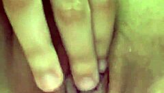 Brazilian novinha masturbates her pussy and ass.