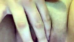 Brazilian novinha masturbates her pussy and ass.