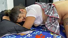 mientras estudiaba en casa de mi amiga nos frotamos nuestros coños hasta corrernos