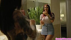 Tattooed babe gives her roommate a face sitting experience