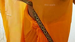 Indian Girl Shows Big Boobs in Saree