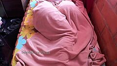 entro al cuarto de mi hermanastra nalgona y mete mi polla en su coño mojado