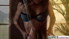 i can't stop staring at julia luba's hips